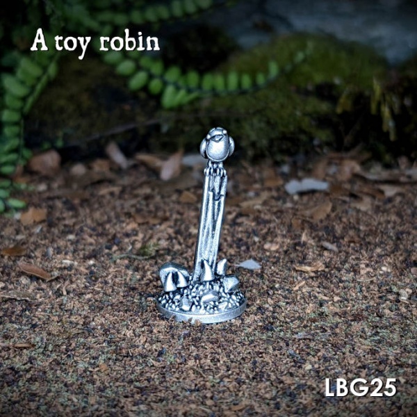 LBG25 A toy robin