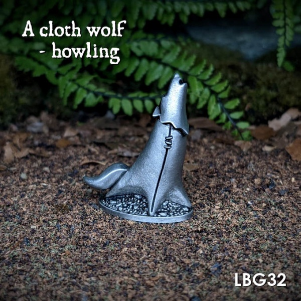 LBG32 A cloth wolf - howling